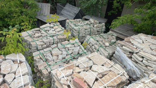 Гранитный плитняк галтованный для мощения купить в Каменск-Уральском