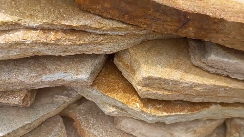 Плитняк златолит жёлтый золотистый для отмостки купить в Каменск-Уральском