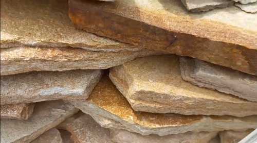 Плитняк златолит жёлтый золотистый для отмостки купить в Каменск-Уральском