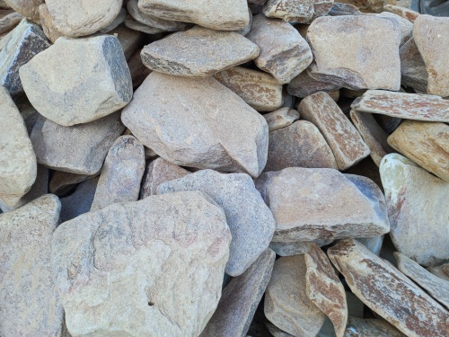 Златолит жёлтый, жёлто-зелёный глыбки и валуны для ланшафтного дизайна купить в Каменск-Уральском