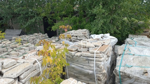 Плитняк галтованный гранитный для ландшафтного дизайна купить в Каменск-Уральском