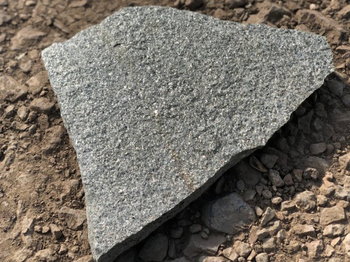 Плитняк златолит Уральский для цоколя, отмостки купить в Каменск-Уральском