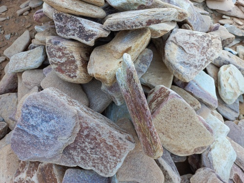 Златолит жёлтый, жёлто-зелёный глыбки и валуны для ланшафтного дизайна купить в Каменск-Уральском