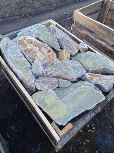 Златолит жёлтый, жёлто-зелёный глыбки и валуны для ланшафтного дизайна купить в Каменск-Уральском