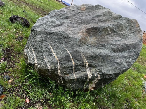 Гигантские зелёные валуны для ландшафтного дизайна весом более 5 тонн купить в Каменск-Уральском