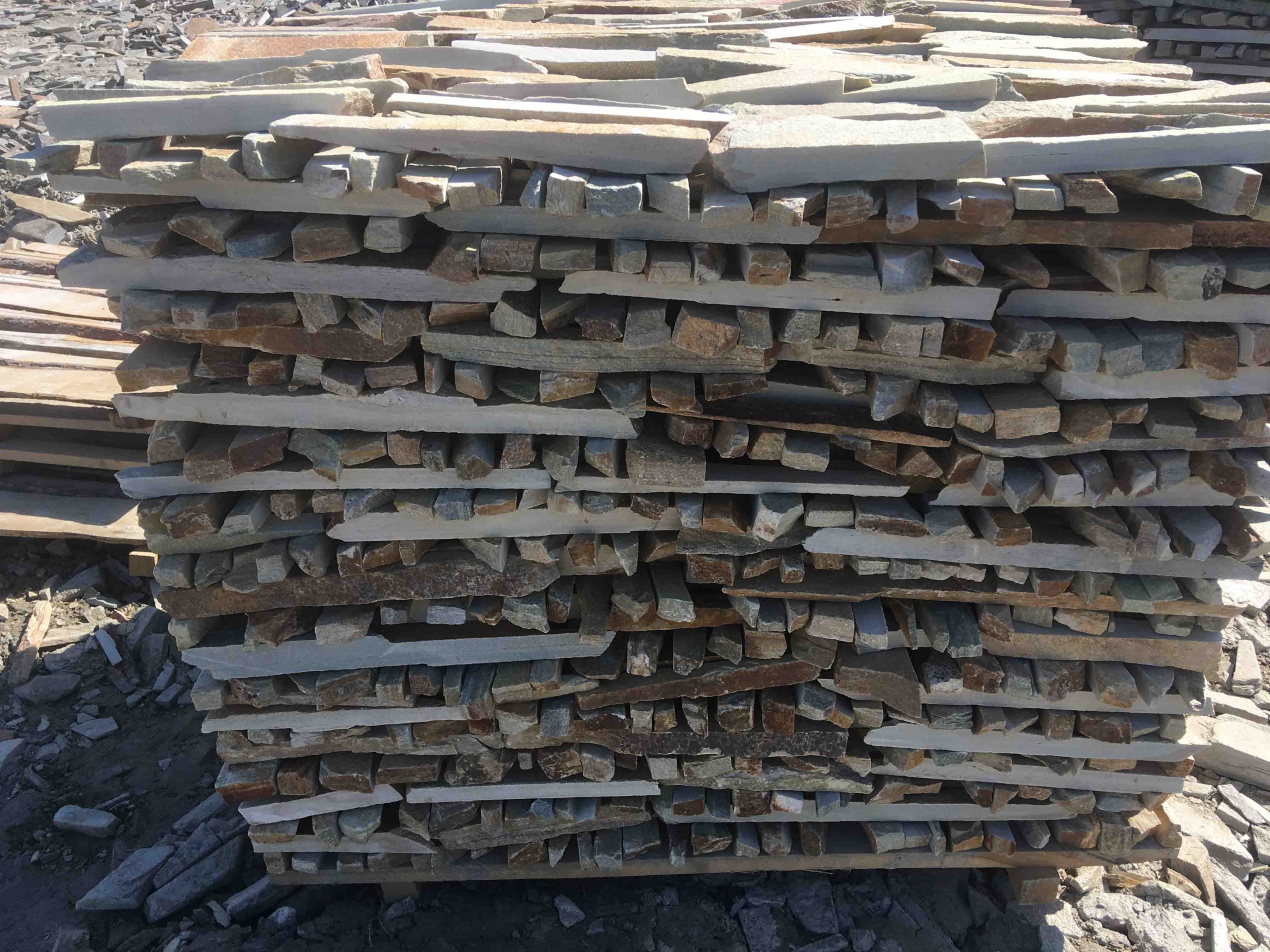 Горбушка златолит золотистый для облицовки купить в Каменск-Уральском