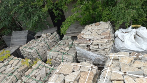 Гранитный плитняк галтованный для мощения купить в Каменск-Уральском