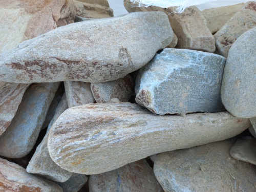 Златолит жёлтый, жёлто-зелёный глыбки и валуны для ланшафтного дизайна купить в Каменск-Уральском