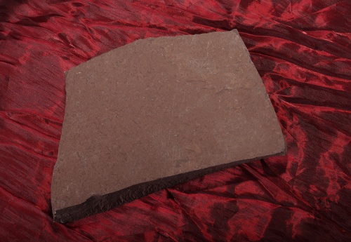 Плитняк лемезит бордовый для цоколя 1,5-2 см купить в Каменск-Уральском