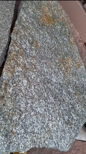 Плитняк златолит серебристый для цоколя, отмостки купить в Каменск-Уральском