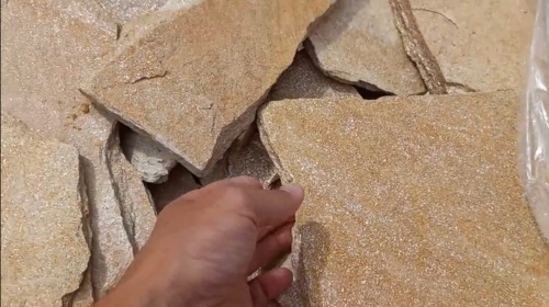 Плитняк златолит жёлтый золотистый для отмостки купить в Каменск-Уральском