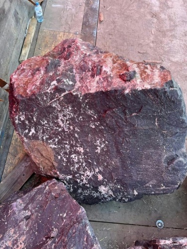 Камни для ландшафтного дизайна красно-фиолетовые 10-60 килограмм купить в Каменск-Уральском