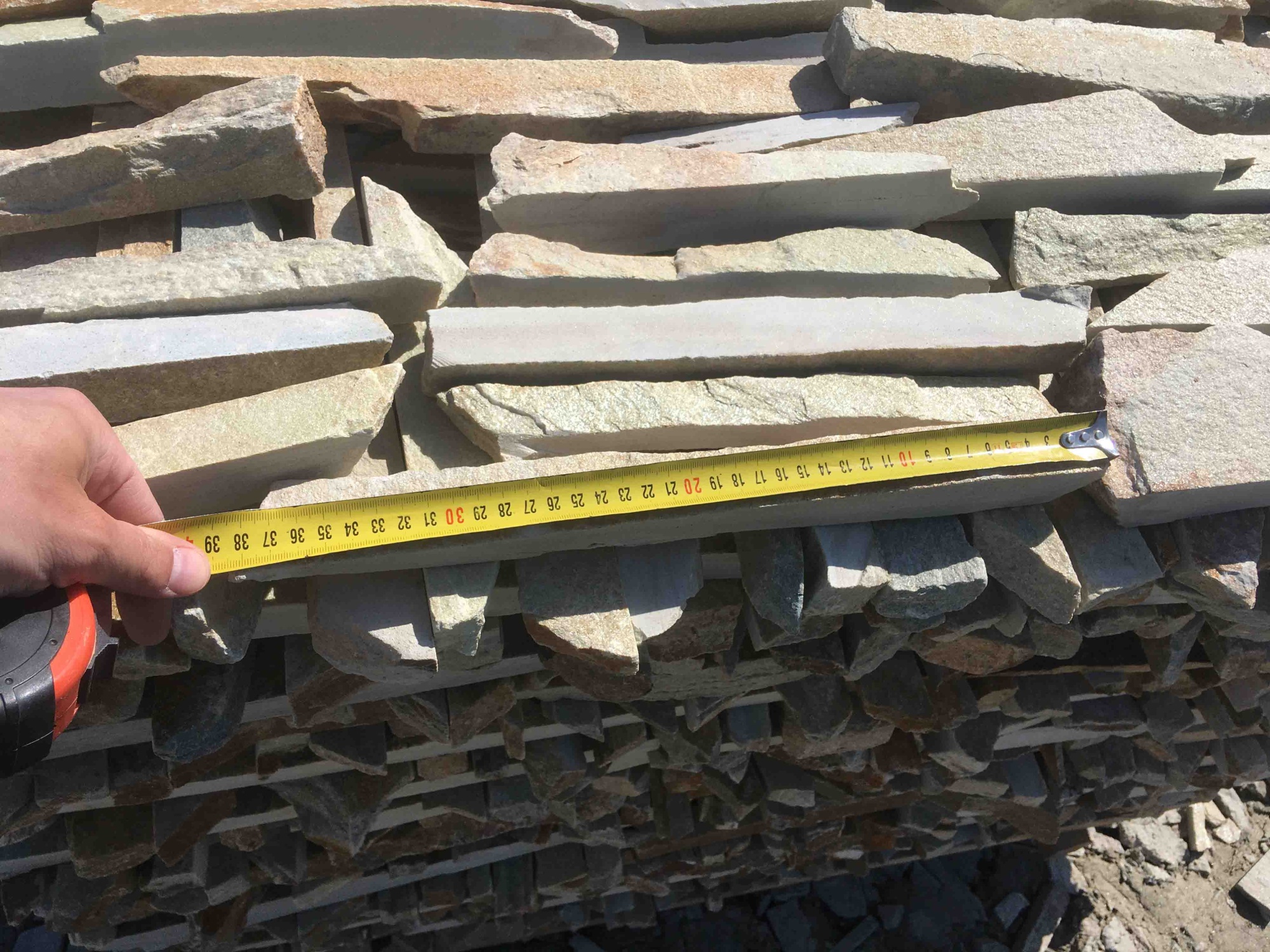 Горбушка златолит золотистый для облицовки купить в Каменск-Уральском