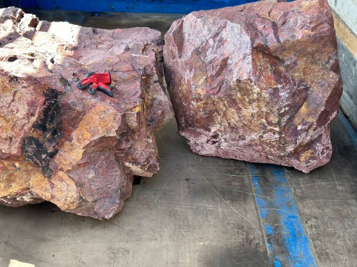 Ландшафтные глыбы красно-фиолетовые 200-1000 килограмм купить в Каменск-Уральском
