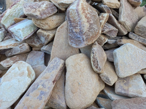 Златолит жёлтый, жёлто-зелёный глыбки и валуны для ланшафтного дизайна купить в Каменск-Уральском