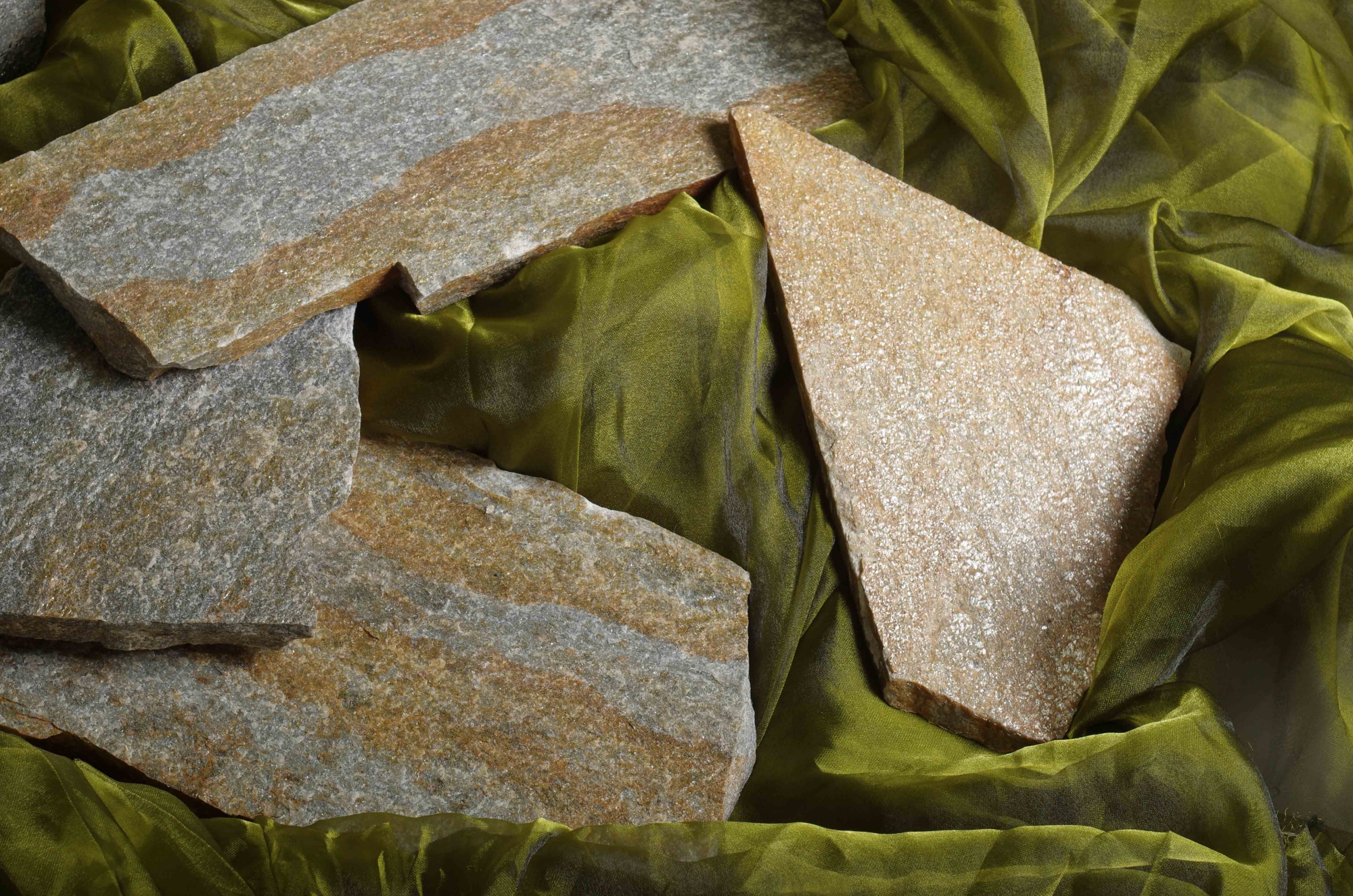 Плитняк златолит Уральский  для фасада купить в Каменск-Уральском