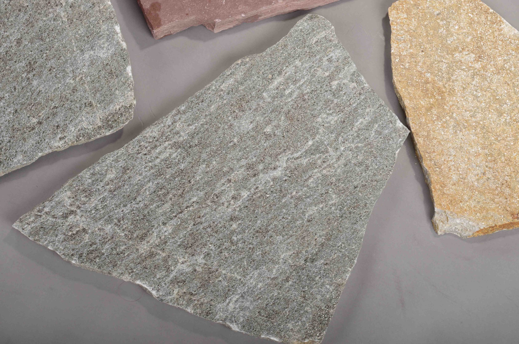 Плитняк златолит Уральский  для фасада купить в Каменск-Уральском