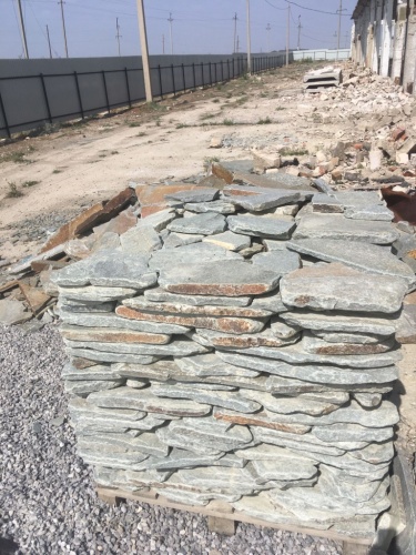 Златолит серебристый галтованный для цоколя купить в Каменск-Уральском