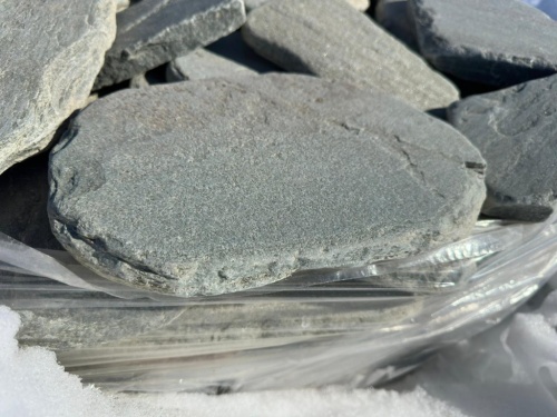 Плитняк златолит зелёный галтованный для мощения на бетон купить в Каменск-Уральском