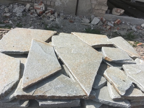 Златолит серебристый галтованный для цоколя купить в Каменск-Уральском